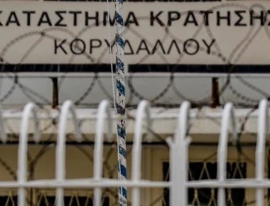 Μεγάλη επιχείρηση της αστυνομίας για τη σύλληψη του ενός από τους δύο δραπέτες των φυλακών Κορυδαλλού.